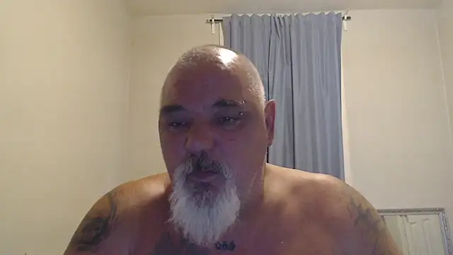 Newfiesausage1972 online show from 10/22/25, 02:49