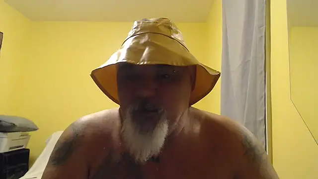 Newfiesausage1972 online show from 11/12/25, 11:58