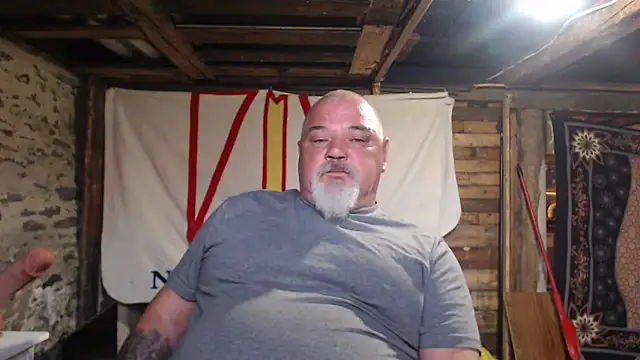 Newfiesausage1972 online show from 05/19/26, 12:34