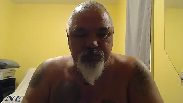 Newfiesausage1972 online show from 11/13/25, 09:35