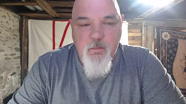 Newfiesausage1972 online show from 05/04/26, 10:40