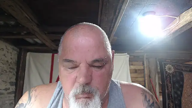 Newfiesausage1972 online show from 05/24/26, 01:11