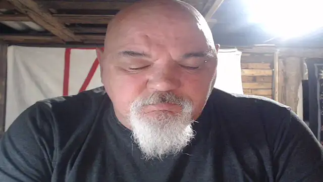 Snapshot of Newfiesausage1972 chatting on 04/16/26, 09:43 Newfiesausage1972 online show from 04/16/26, 09:43