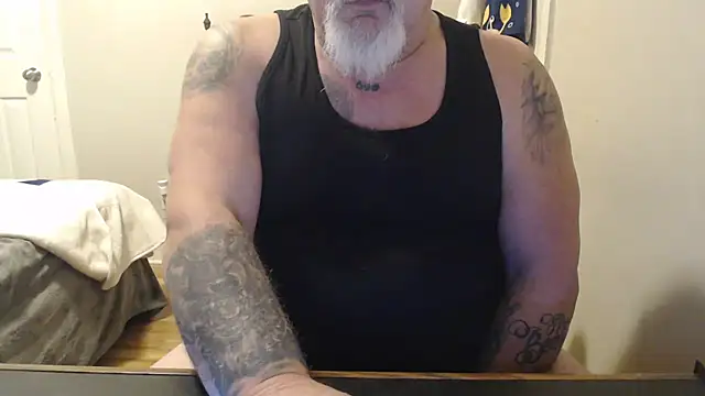 Newfiesausage1972 online show from 03/17/25, 04:22