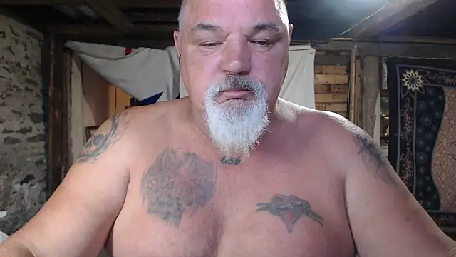 Snapshot of Newfiesausage1972 chatting on 07/13/26, 11:20 Newfiesausage1972 online show from 07/13/26, 11:20