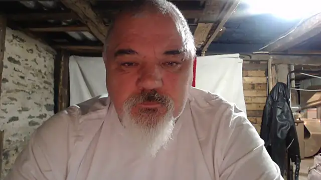 Newfiesausage1972 online show from 11/15/25, 11:14