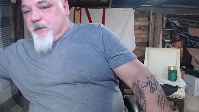 Snapshot of Newfiesausage1972 chatting on 02/24/26, 09:37 Newfiesausage1972 online show from 02/24/26, 09:37