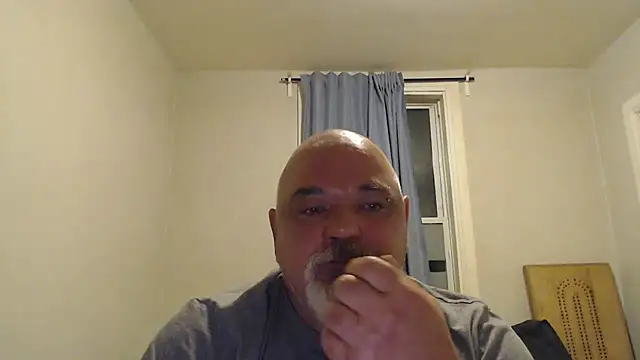 Newfiesausage1972 online show from 09/15/25, 06:36