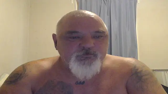 Newfiesausage1972 online show from 10/21/25, 01:21