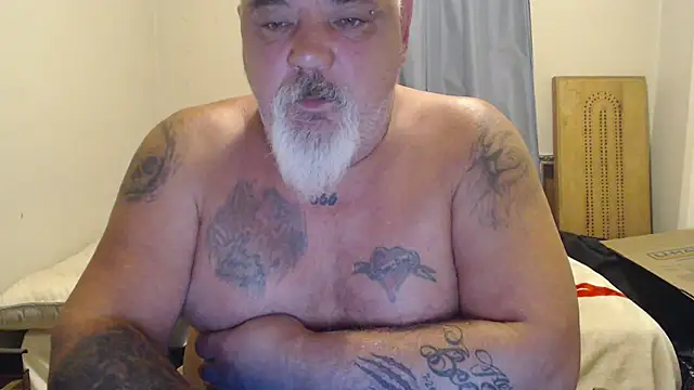 Newfiesausage1972 online show from 09/22/25, 12:33