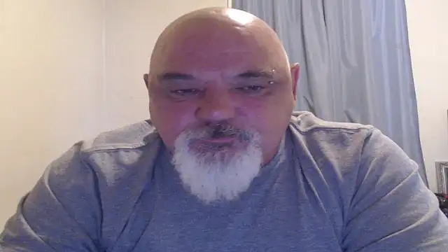 Newfiesausage1972 online show from 10/08/25, 03:35