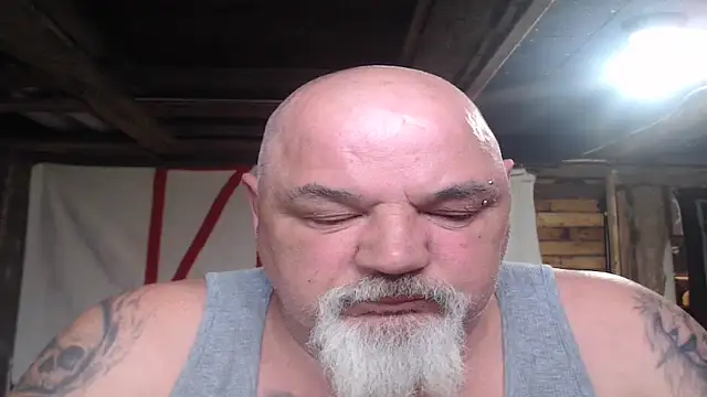 Newfiesausage1972 online show from 04/19/26, 06:21
