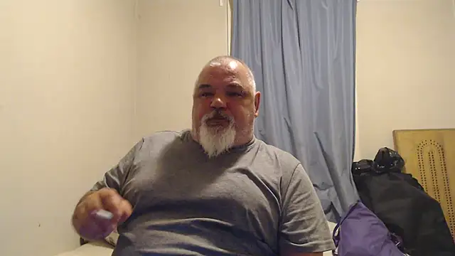 Newfiesausage1972 online show from 10/03/25, 08:05