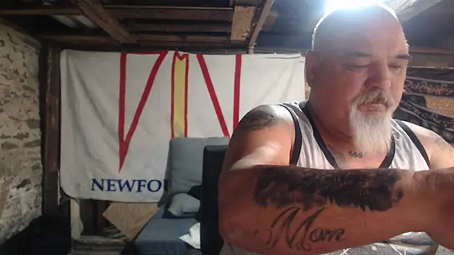 Snapshot of Newfiesausage1972 chatting on 03/18/26, 09:34 Newfiesausage1972 online show from 03/18/26, 09:34