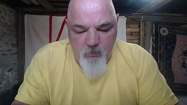 Newfiesausage1972 online show from 04/23/26, 03:02