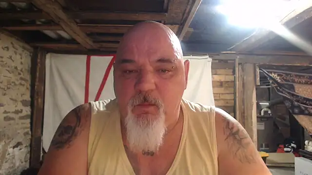 Snapshot of Newfiesausage1972 chatting on 03/19/26, 11:27 Newfiesausage1972 online show from 03/19/26, 11:27