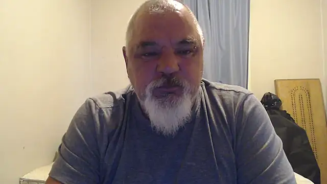 Newfiesausage1972 online show from 10/04/25, 12:39