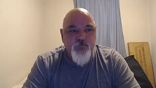 Newfiesausage1972 online show from 09/10/25, 02:49