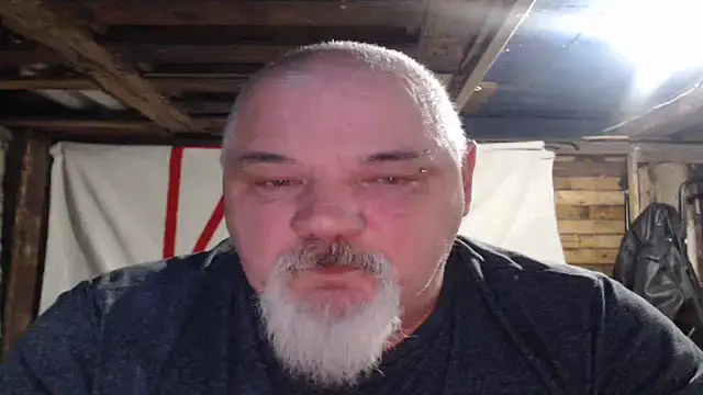 Newfiesausage1972 online show from 12/16/25, 09:08