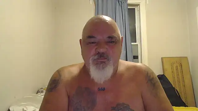 Newfiesausage1972 online show from 09/17/25, 09:33