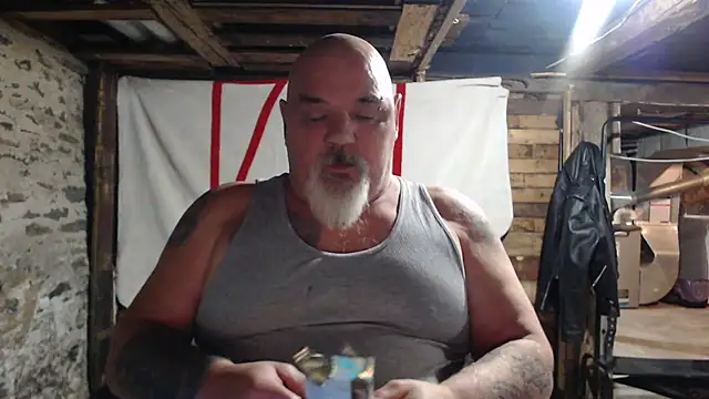 Newfiesausage1972 online show from 11/22/25, 11:25