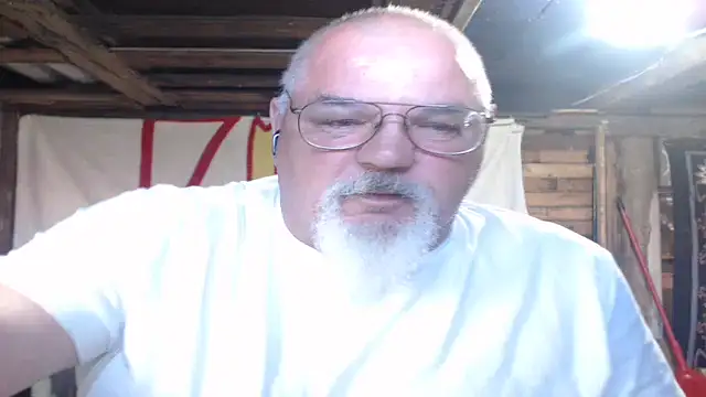 Newfiesausage1972 online show from 05/28/26, 12:44