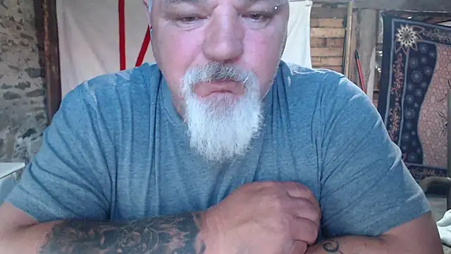 Newfiesausage1972 online show from 05/20/26, 12:46