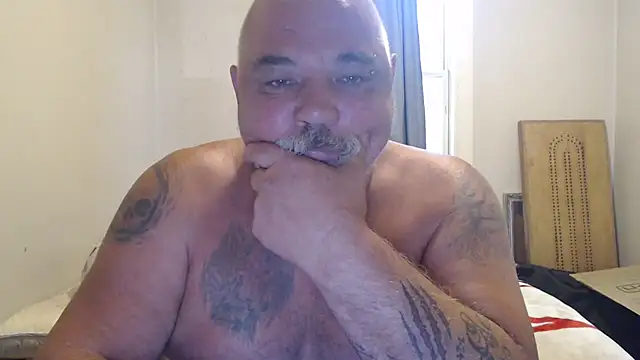 Newfiesausage1972 online show from 09/21/25, 01:38