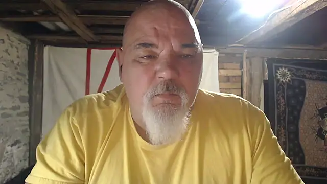 Newfiesausage1972 online show from 04/23/26, 08:21