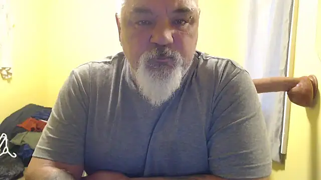 Newfiesausage1972 online show from 11/03/25, 05:49