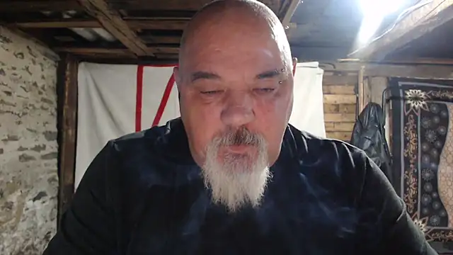 Newfiesausage1972 online show from 12/01/25, 10:16