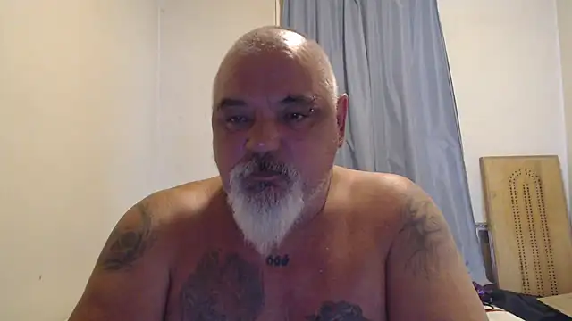 Newfiesausage1972 online show from 09/23/25, 03:30