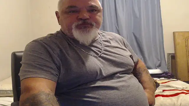 Newfiesausage1972 online show from 09/27/25, 05:13