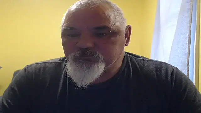 Newfiesausage1972 online show from 11/09/25, 06:34