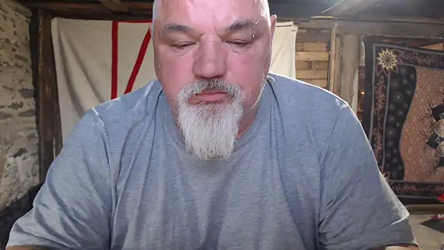 Newfiesausage1972 online show from 05/10/26, 11:50