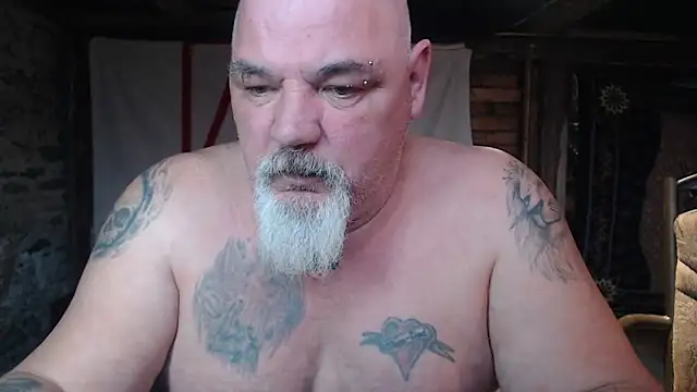 Snapshot of Newfiesausage1972 chatting on 04/02/26, 06:03 Newfiesausage1972 online show from 04/02/26, 06:03