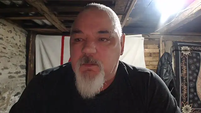 Newfiesausage1972 online show from 12/15/25, 09:15