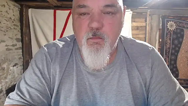 Newfiesausage1972 online show from 05/13/26, 11:17