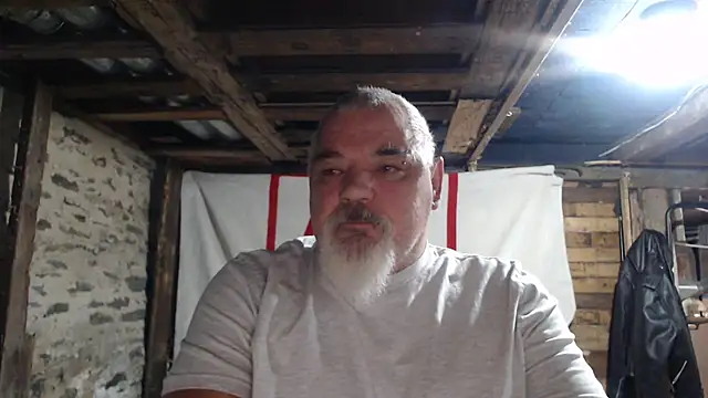 Newfiesausage1972 online show from 11/16/25, 09:14