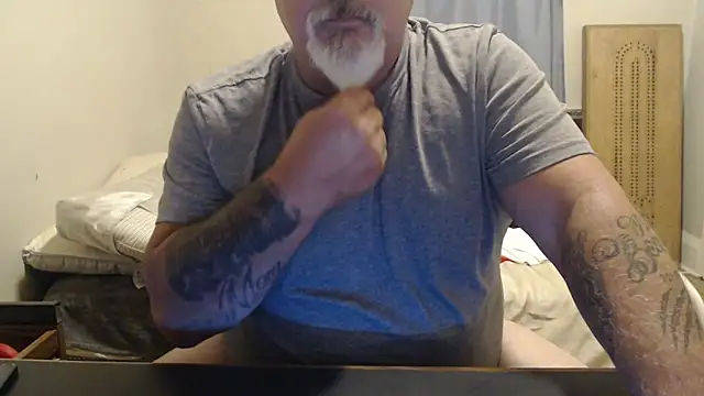 Newfiesausage1972 online show from 09/08/25, 02:49