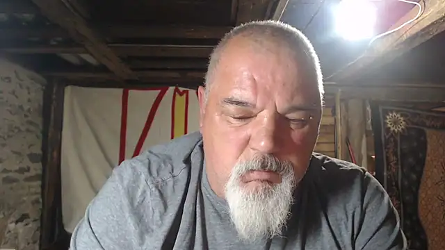 Newfiesausage1972 online show from 05/30/26, 08:09
