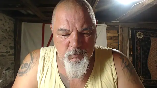 Snapshot of Newfiesausage1972 chatting on 06/23/26, 08:01 Newfiesausage1972 online show from 06/23/26, 08:01