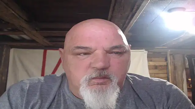 Newfiesausage1972 online show from 04/29/26, 09:10
