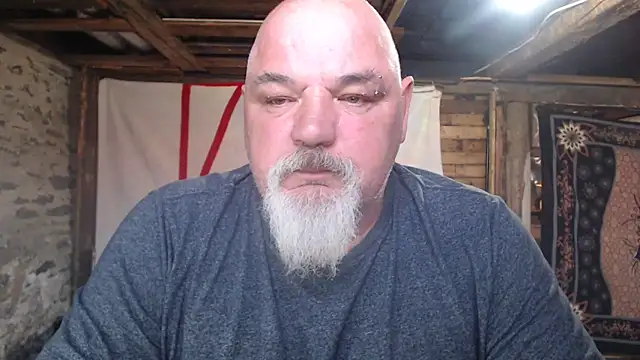 Newfiesausage1972 online show from 04/22/26, 02:46