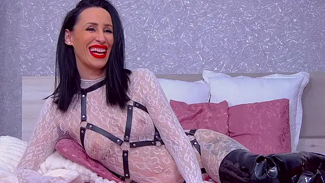 EmmaDevereaux online show from 12/18/25, 06:07