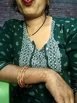 Snapshot of Simaran_bhabhi chatting on 03/04/25, 03:15 Simaran bhabhi online show from 03/04/25, 03:15