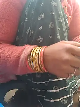 Snapshot of Simaran_bhabhi chatting on 02/22/25, 01:44 Simaran bhabhi online show from 02/22/25, 01:44