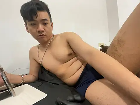 Adam XDZ online show from 04/08/26, 09:22