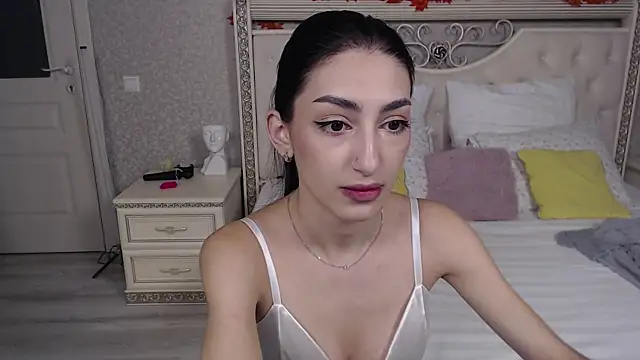 Lina Robbins online show from 11/10/25, 11:21