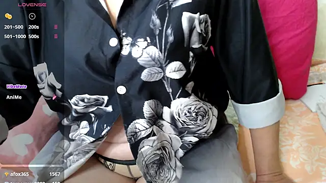 RoseStarr online show from 11/28/25, 09:15